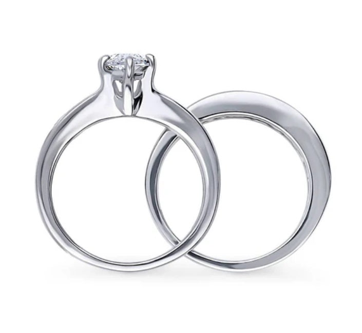 Solitaire 1.6ct Marquise CZ Statement Ring Set in Sterling Silver