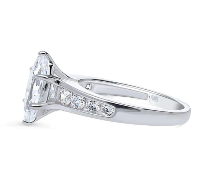 Solitaire 1.6ct Marquise CZ Ring in Sterling Silver